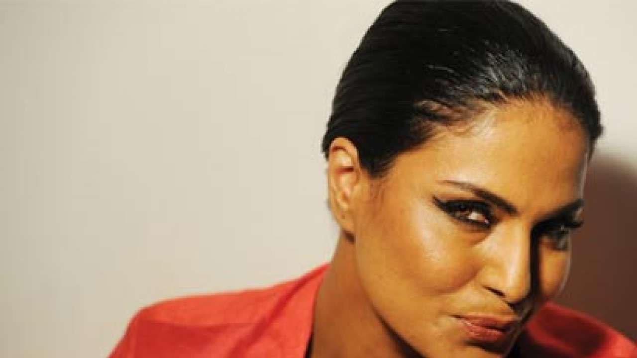 Veenamalik Xxx - Veena Malik to sell condoms!