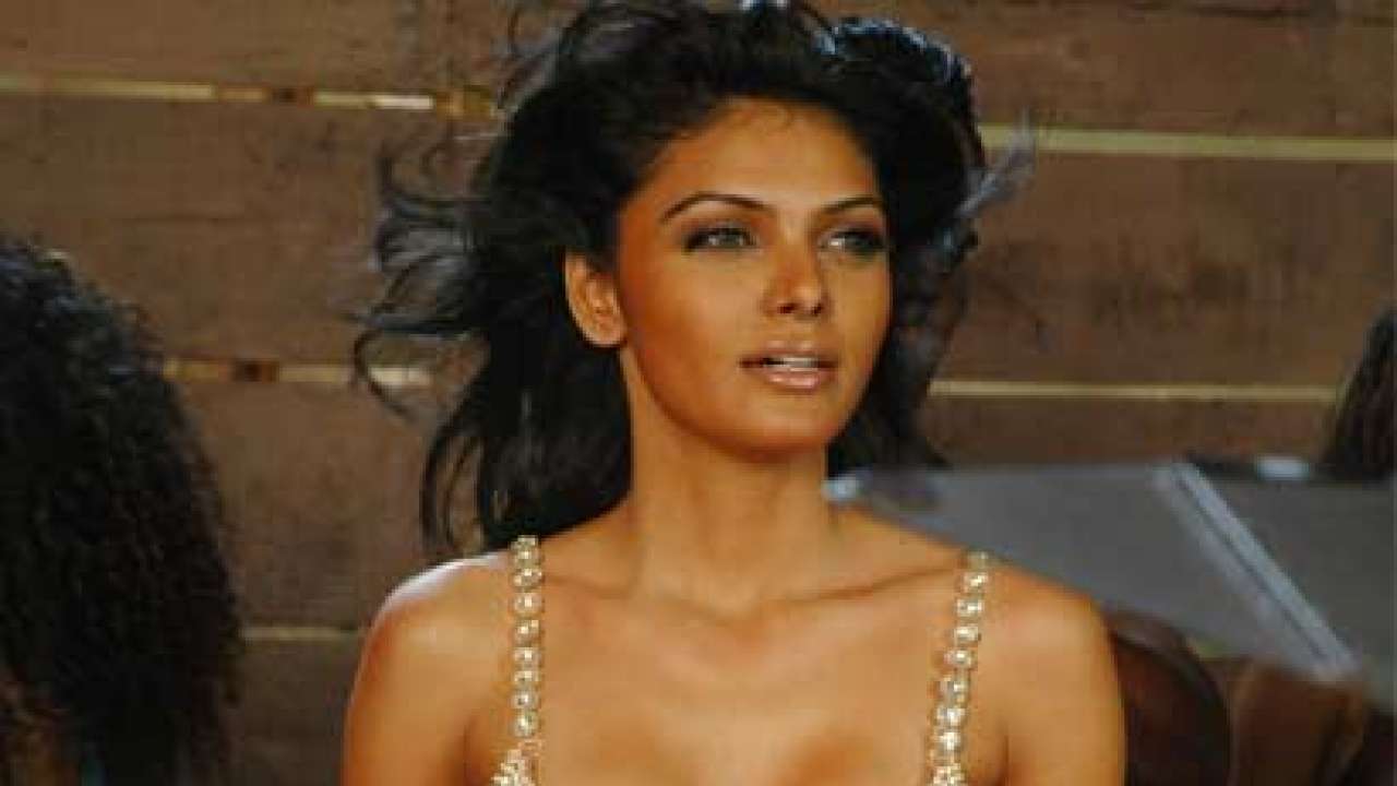 Sherlyn Chopra to dance with 50 nude dancers in Kamasutra 3D!