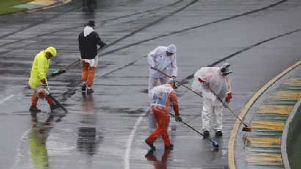 Australian GP: Rain forces postponement of F1 qualifying