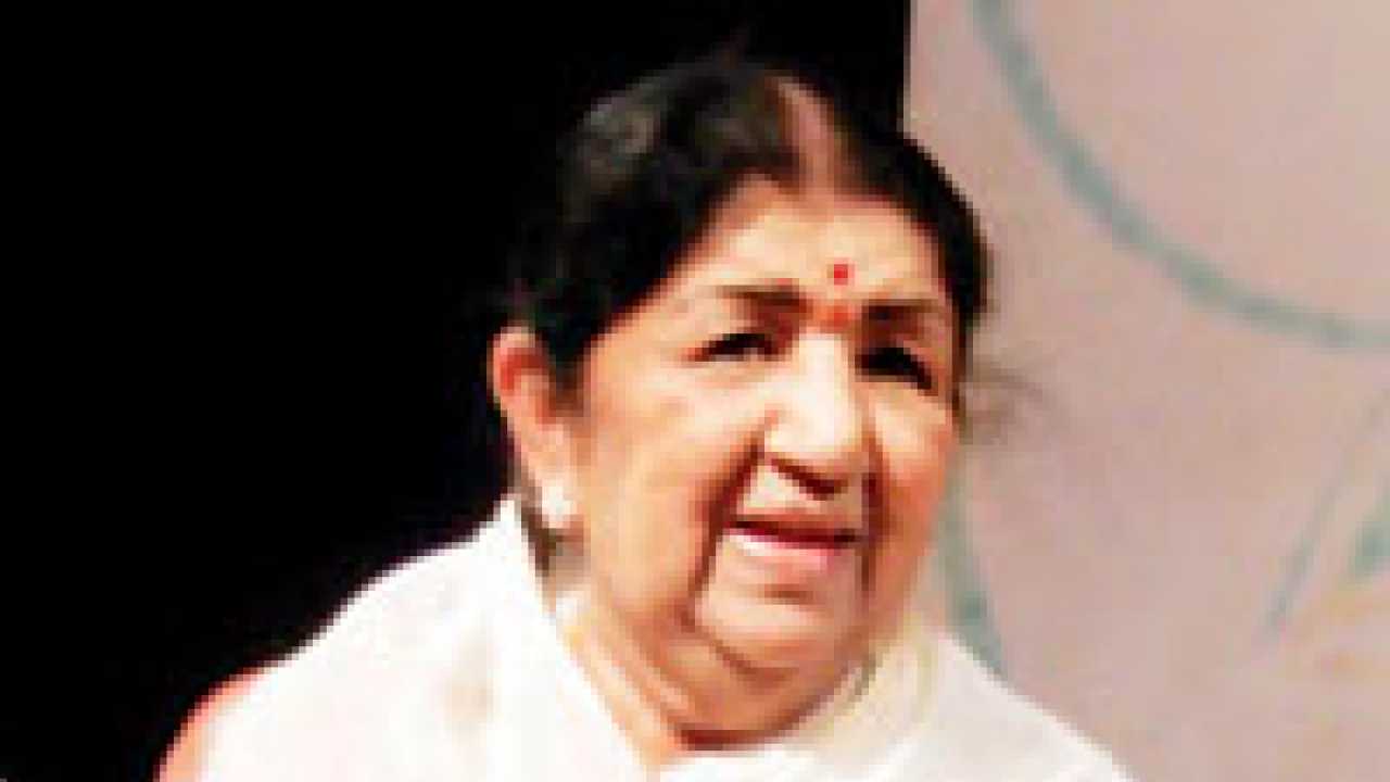 How can Asha Bhonsle and I be rivals, asks Lata Mangeshkar