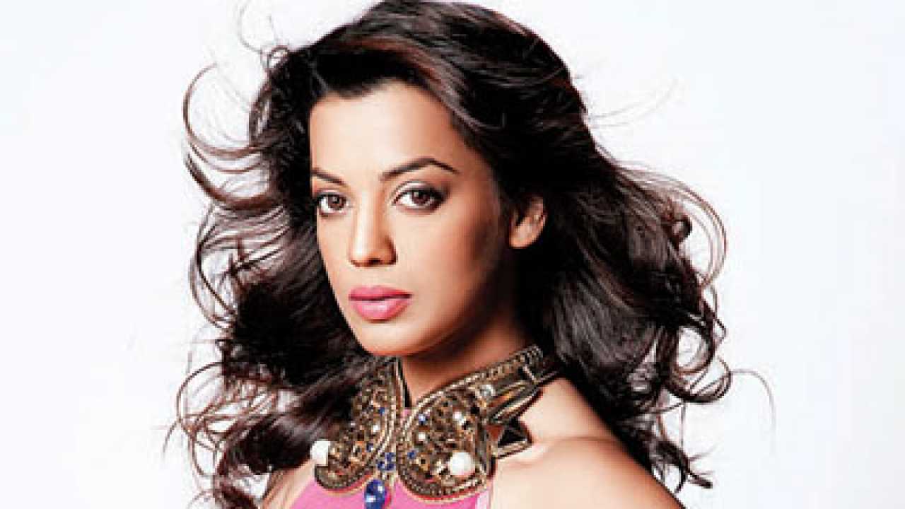 Mugdha Godse's sultry turn in 'Satyagraha'