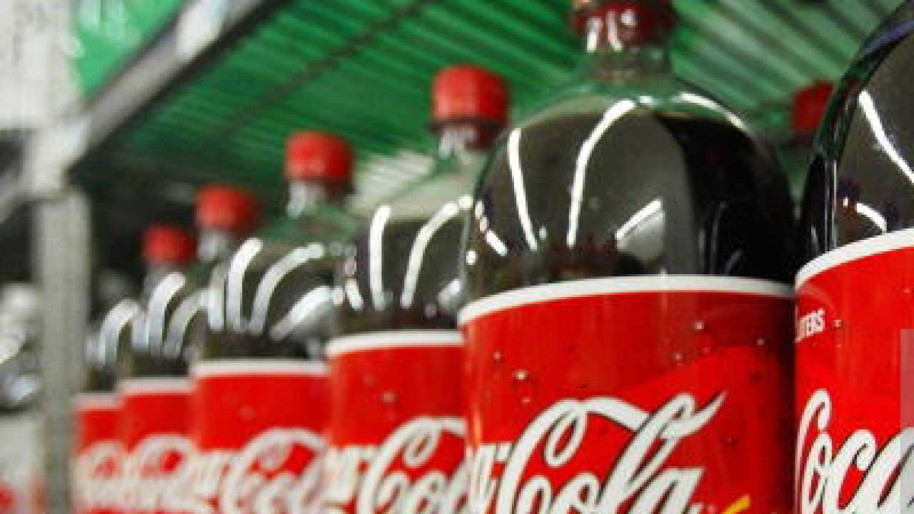 30 Year Old Man Dies After Drinking Three Litres Of Cola Every Day 0837