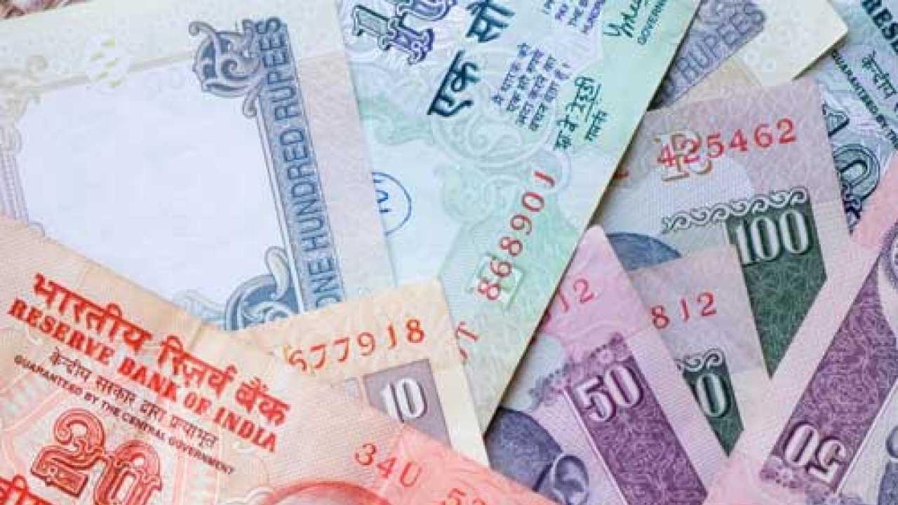 not-unduly-worried-rupee-to-stabilise-in-3-4-days-finmin