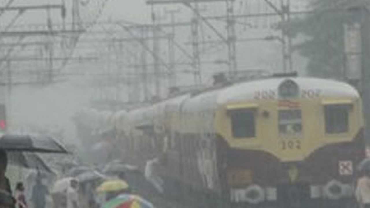 Heavy rains hit train services in Mumbai