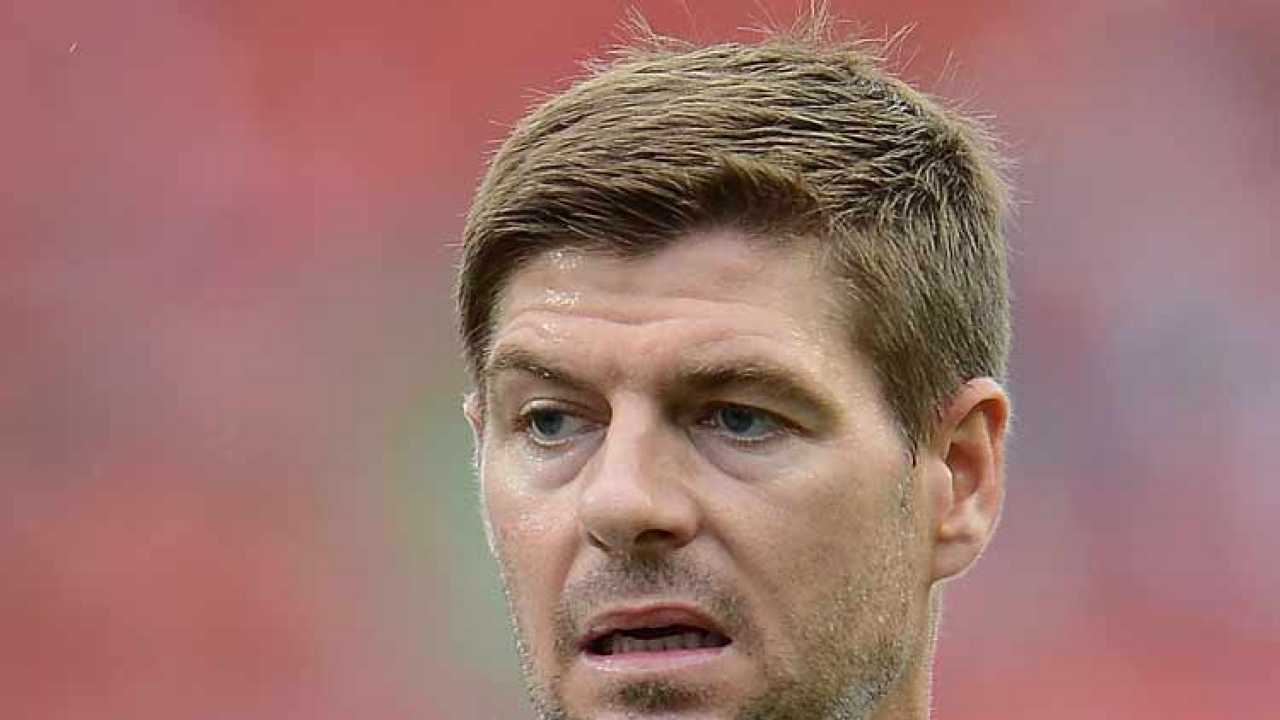 Luis suarez must stay loyal to liverpool: steven gerrard