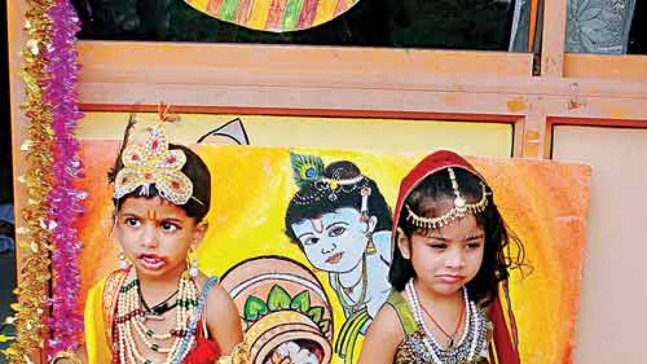 Tiny tots set to celebrate dahi handi with enthusiasm