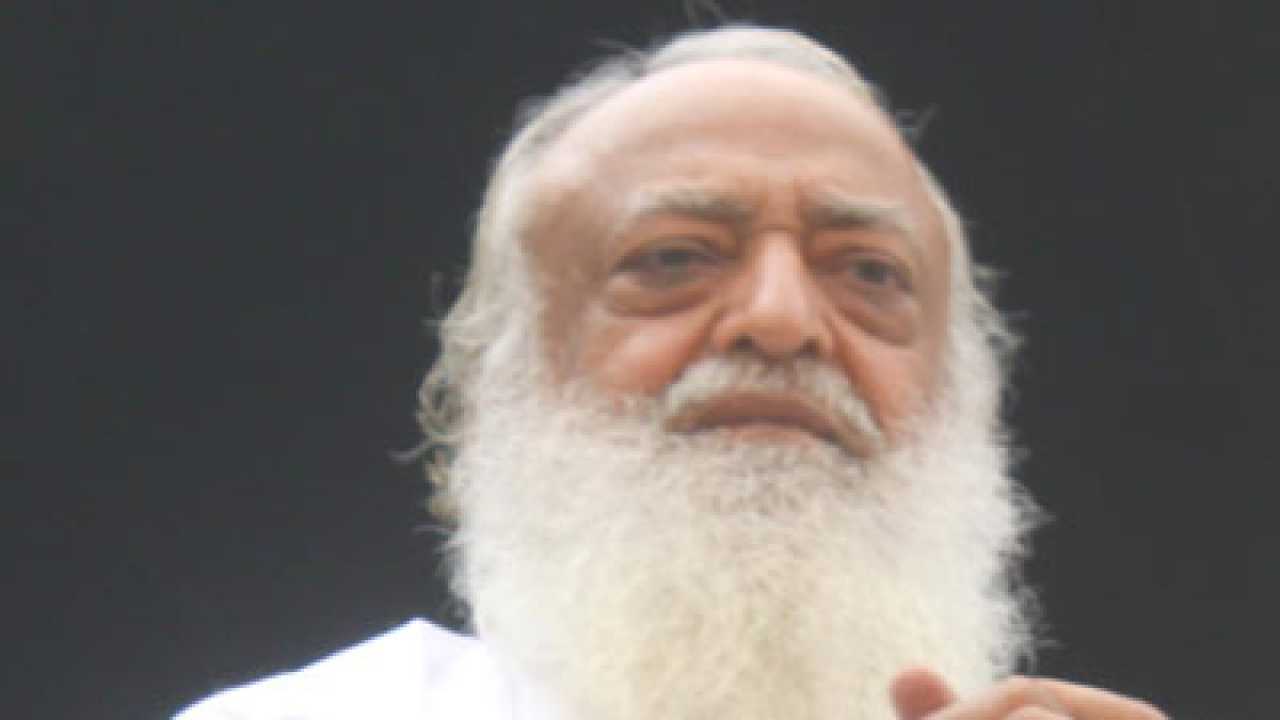 Asaram bapu's supporters attack media persons