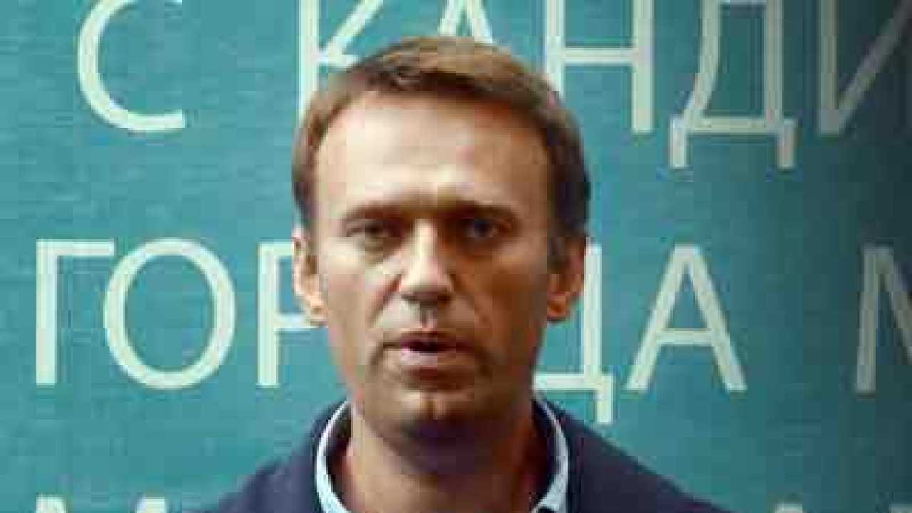 Kremlin Foe Alexei Navalny Challenges Vladimir Putin Ally In Moscow ...