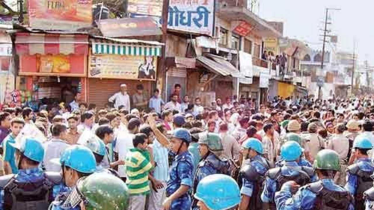 Toll in Muzaffarnagar violence climbs to 38, curfew continues