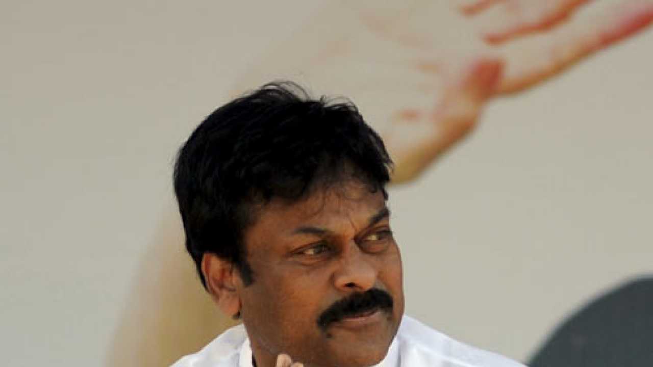 Union minister chiranjeevi resigns from post over telangana decision