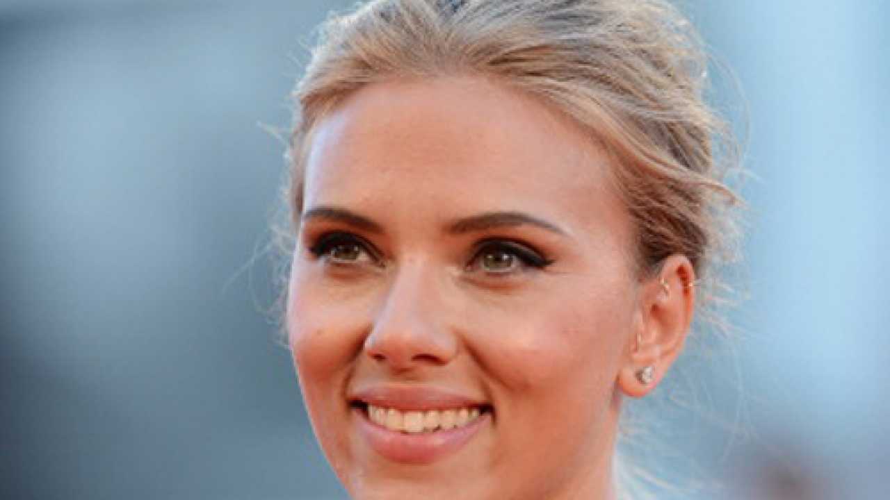 Scarlett Johansson Named Sexiest Woman Alive For 2013