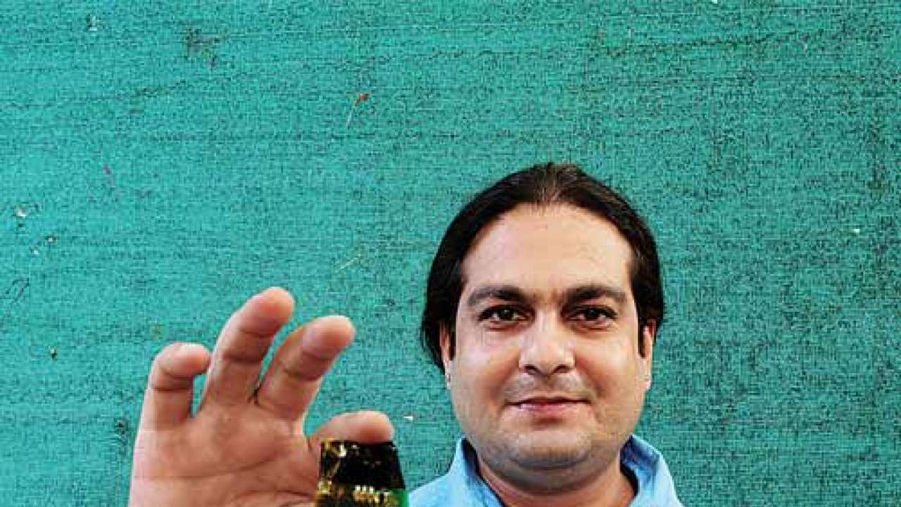 Fear-sensing device to aid distressed women