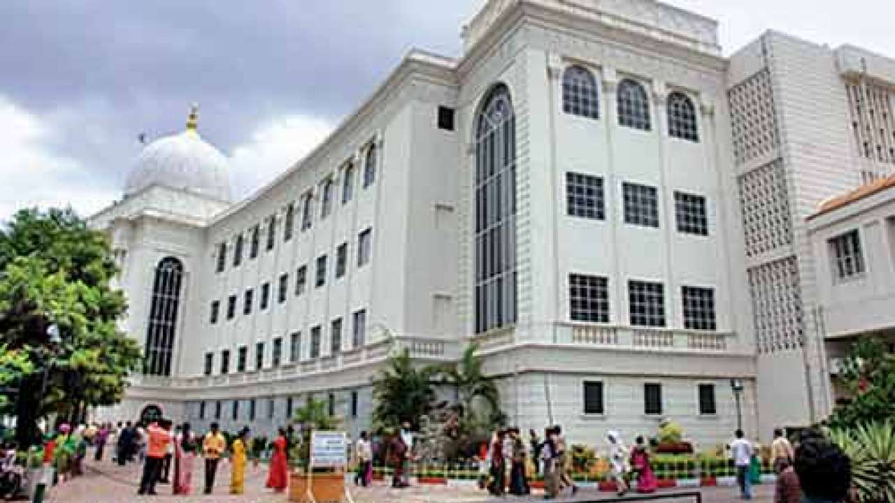 Mumbaikar climbs rare bandwagon