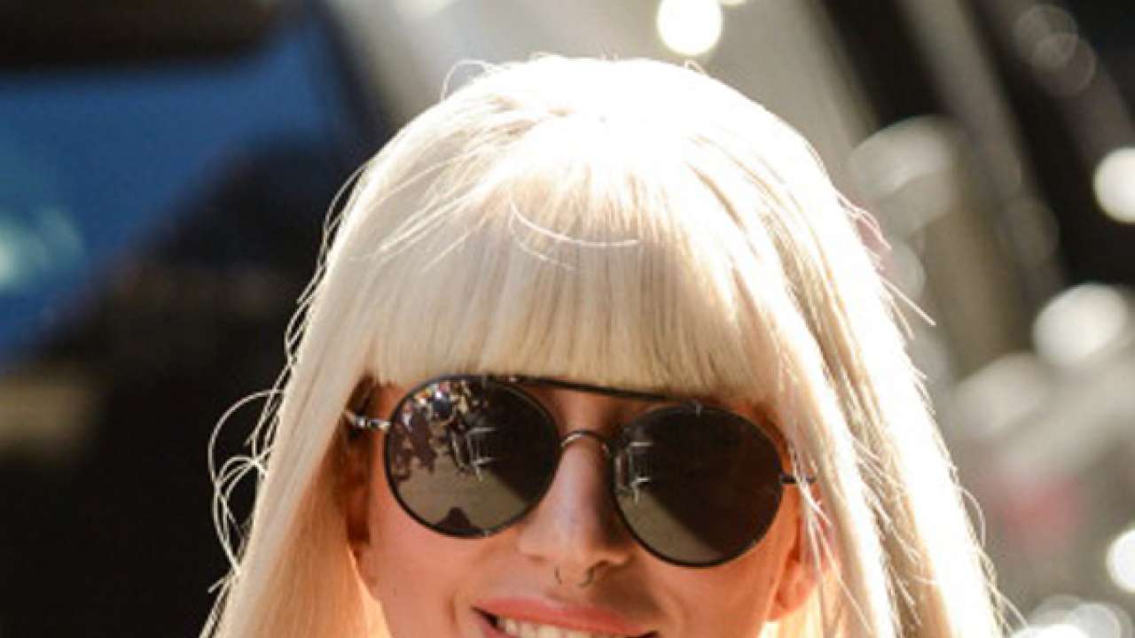 Lady gaga's 'artpop' tops us billboard 200 album chart