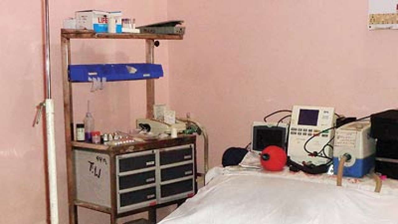 Team anna sets up temporary icu as hazare's health deteriorates