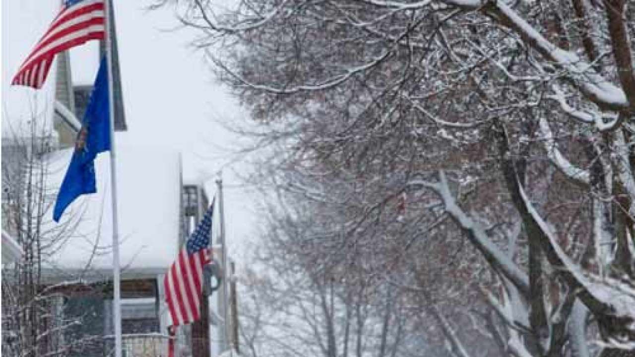 Us winter weather kills seven; record highs in new york, philadelphia