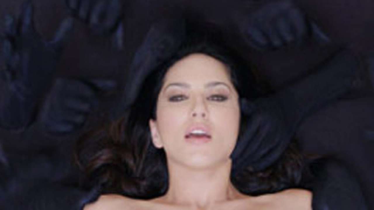 Sunny Leone at her seductive best in Ragini MMS 2's first song 'Baby Doll'