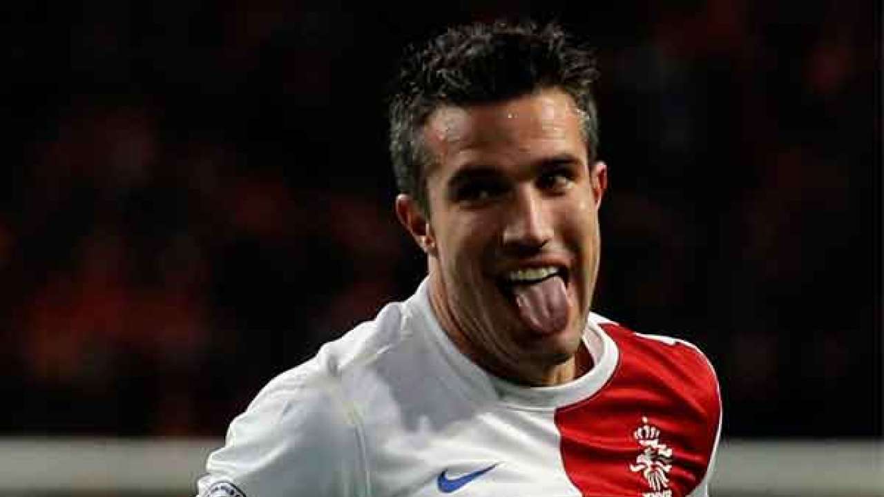 Robin van Persie willing to 'cold-shoulder' big loyalty bonus to exit ...