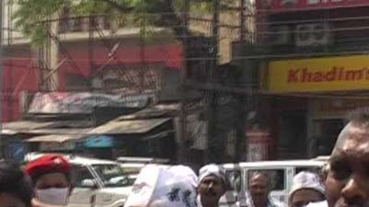 Aap worker gets beaten in varanasi