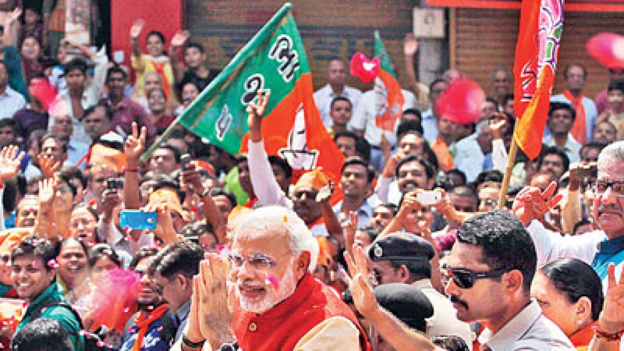 Even before filing nomination, Narendra Modi gets hero's welcome