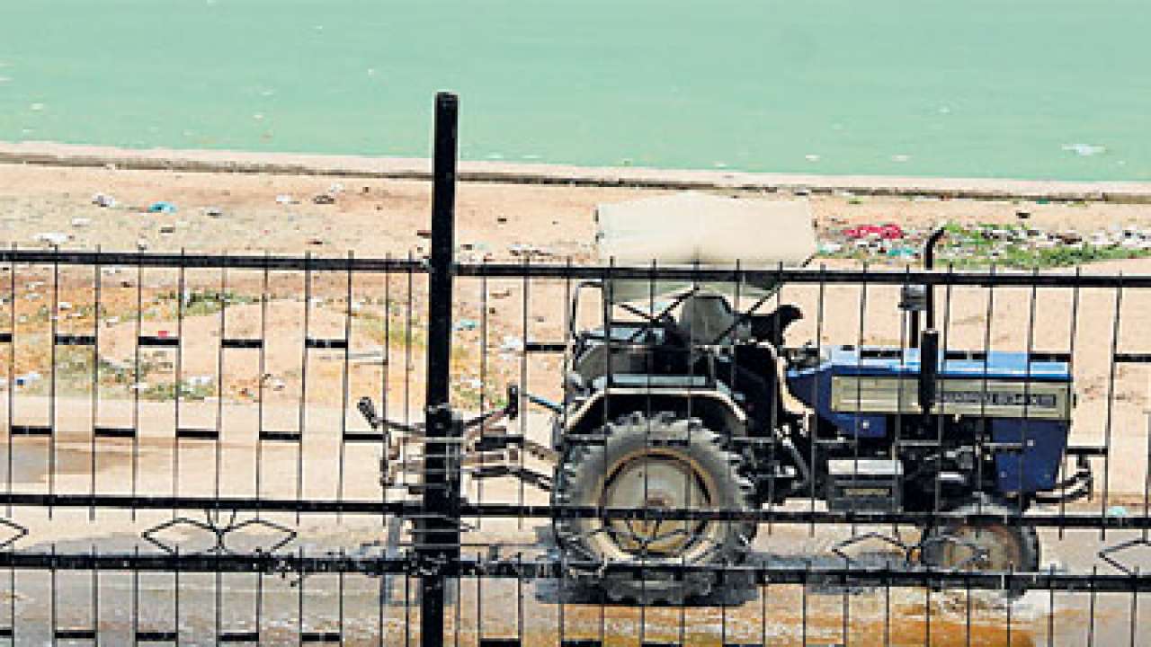 Stench suffocates piety at bapu's prarthana bhoomi