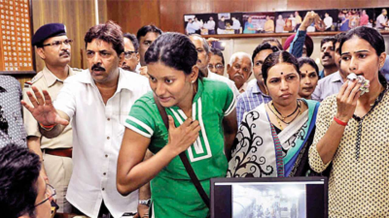 Ticketchecker in Jalgaon train death case gets bail