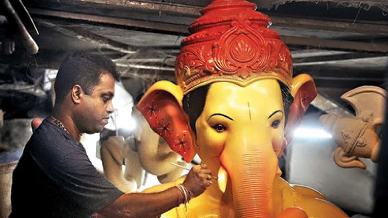 Sculptor helps people bring Lalbaugcha Raja home