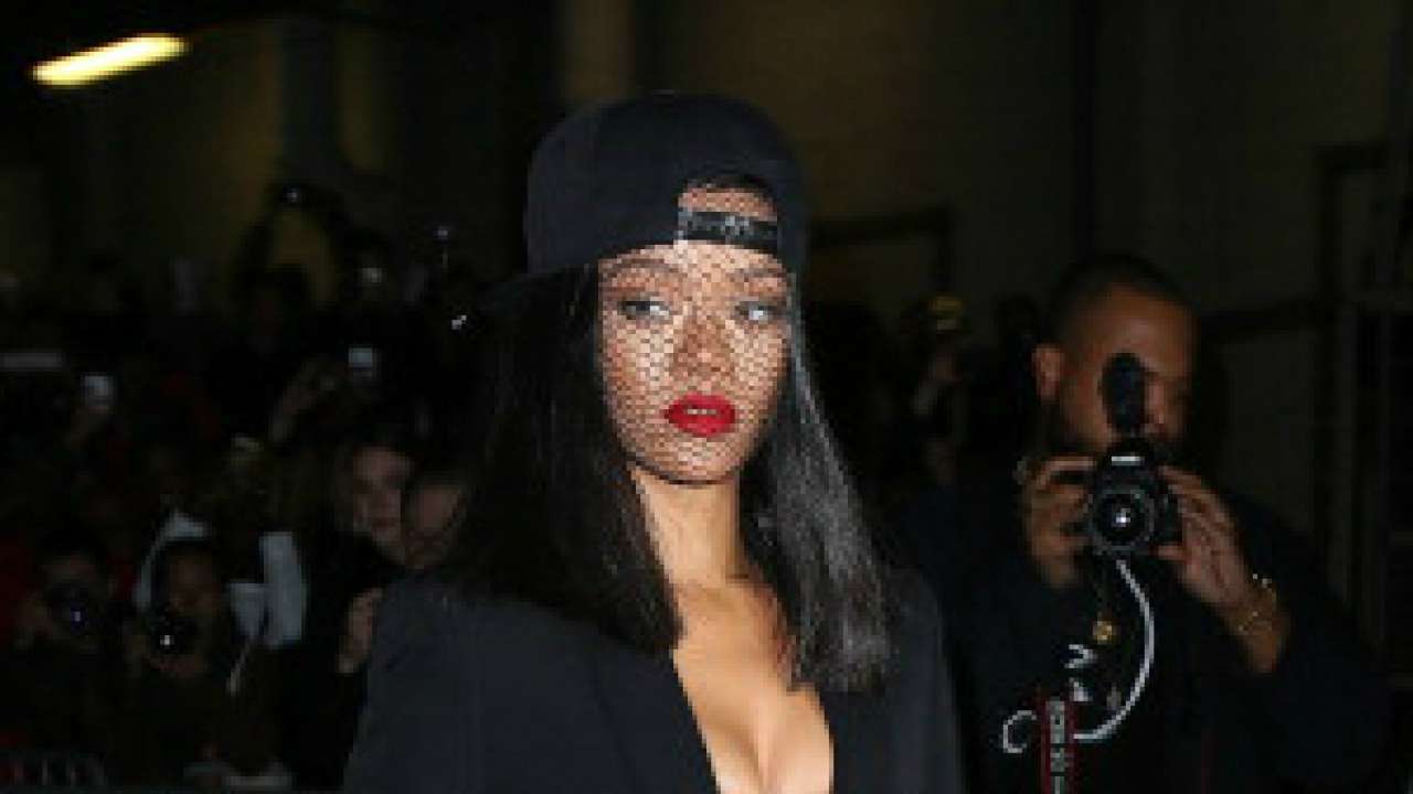 rihanna-trademarks-her-name-for-clothing-line