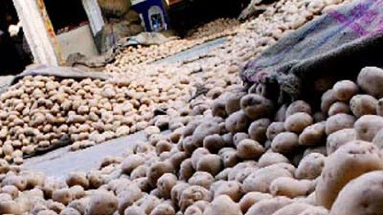 Potatoloaded trucks prevented from entering Jharkhand following