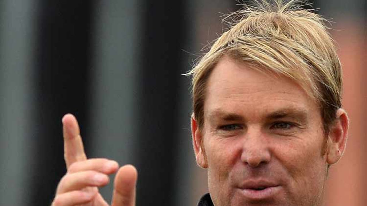 Shane Warne takes 'dating advice' from Twitter followers