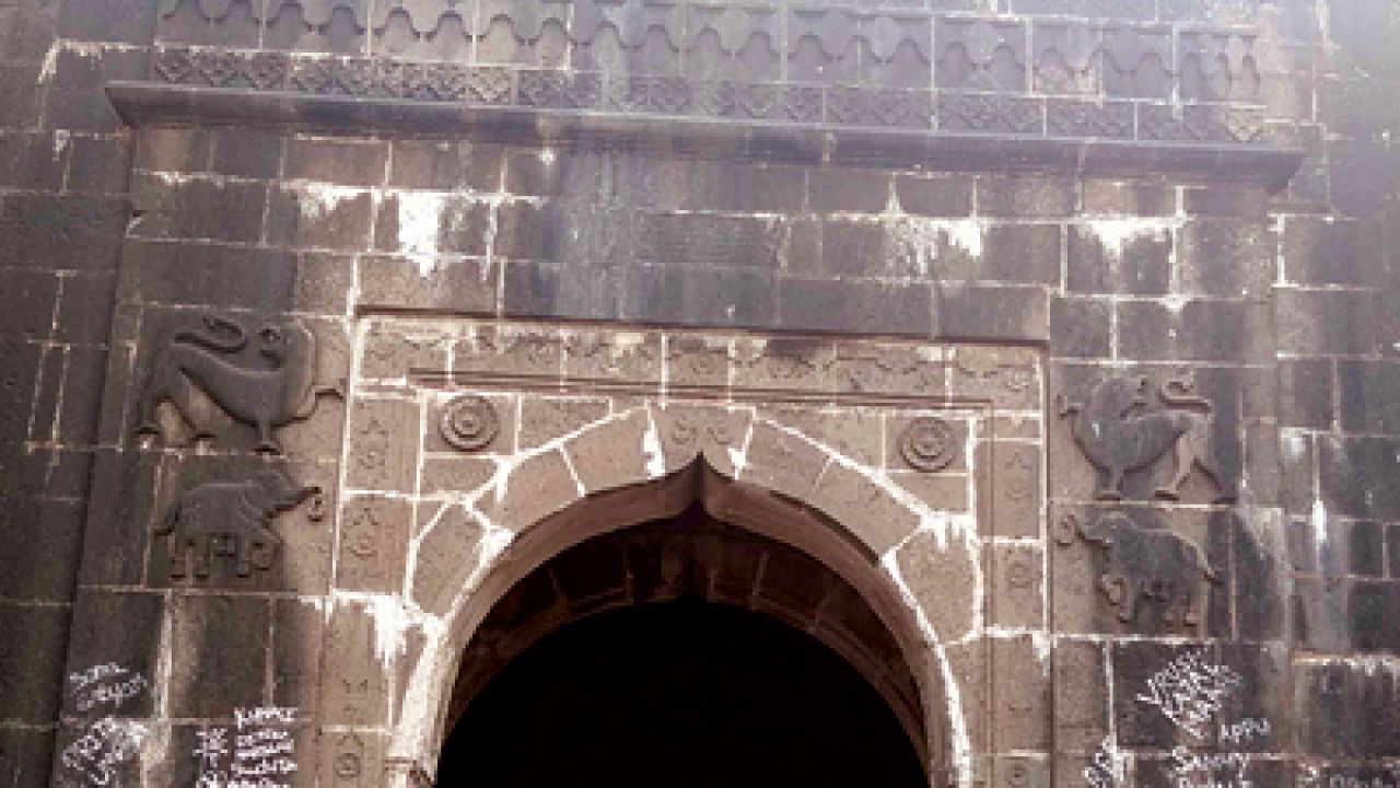 Arnala Fort now a den for tipplers, scrap dealers