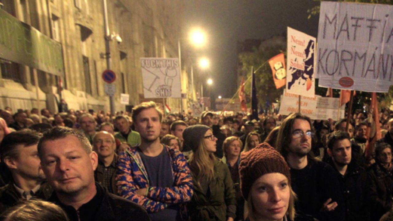 Hungarians protest against corruption, want tax chief sacked