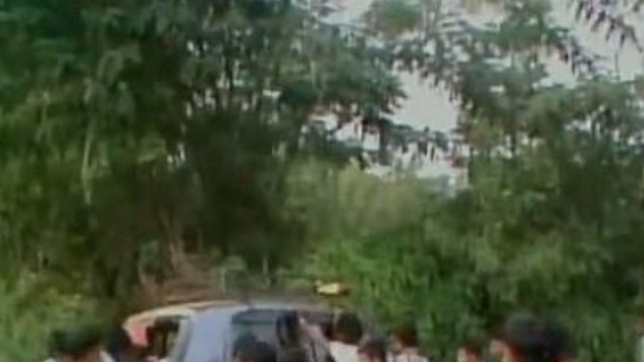 Villagers in West Bengal protest over unnatural death of 17-year old ...