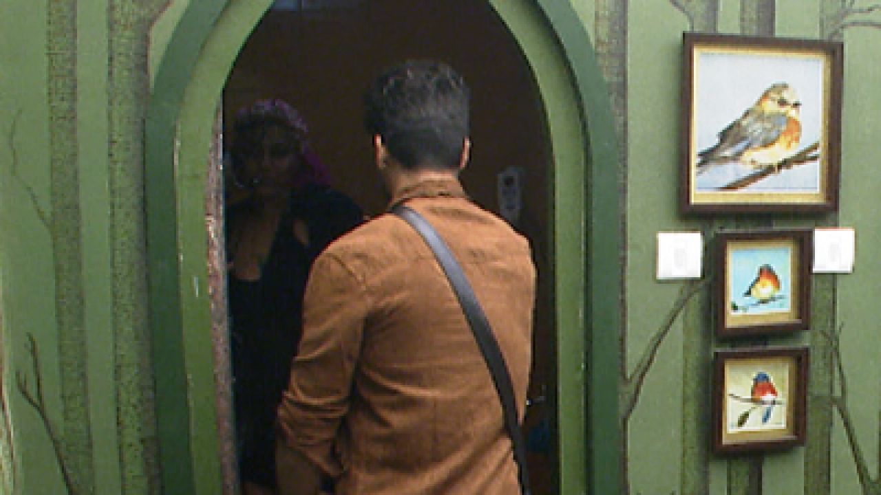 Bigg Boss 8: Diandra Soares and Gautam Gulati lock themselves up in the