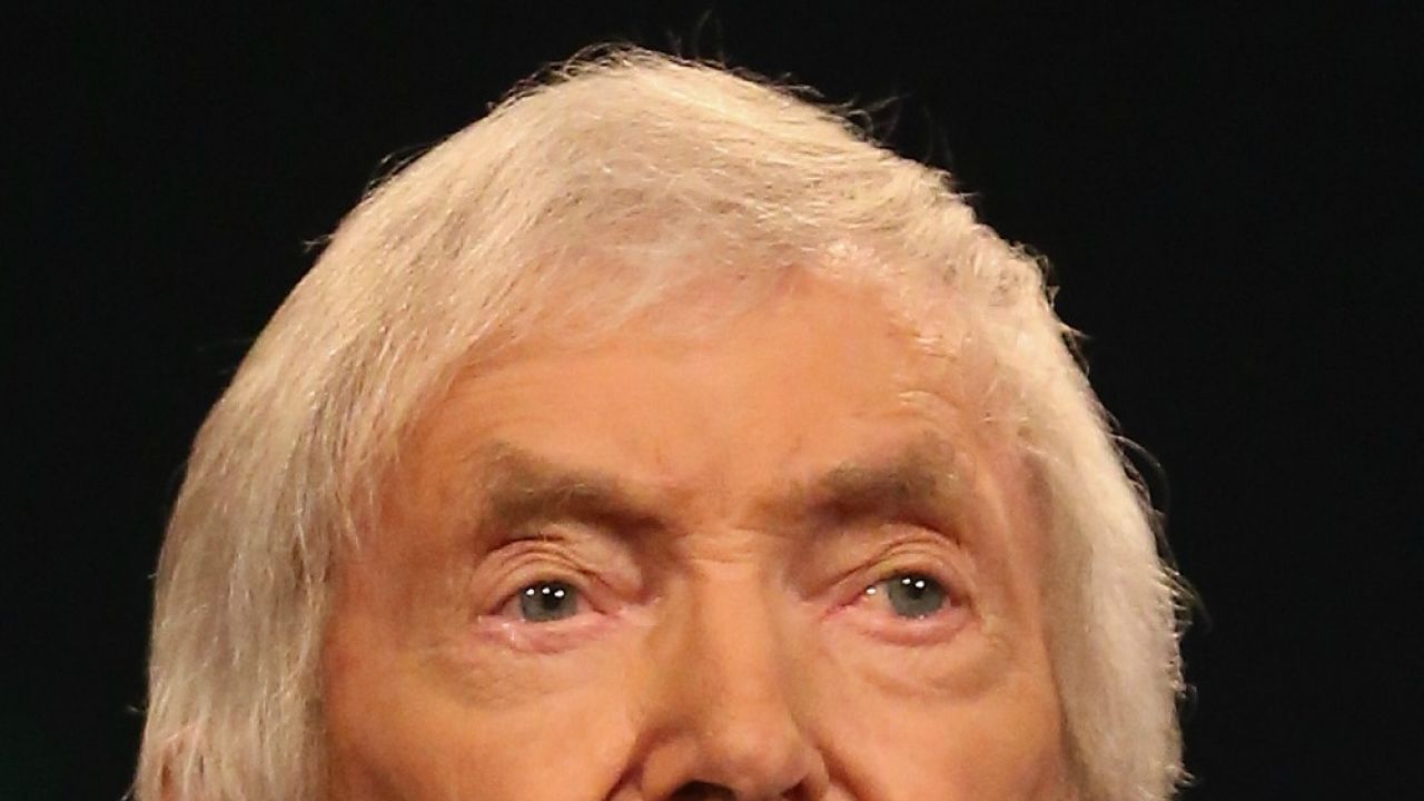 Cancer struck commentating legend richie benaud lends voice to pay tribute to late philip hughes