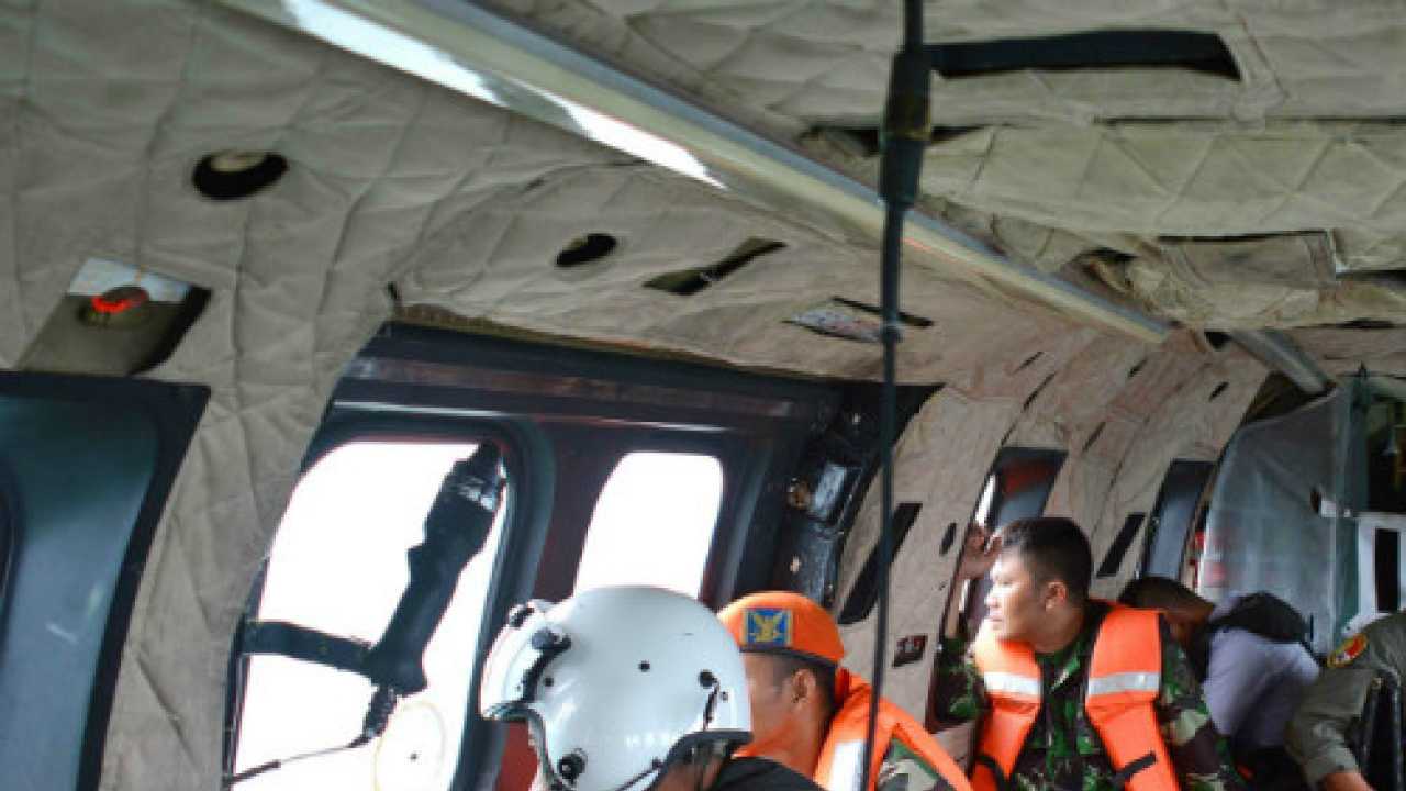 Airasia qz8501: bad weather hinders hunt for black boxes