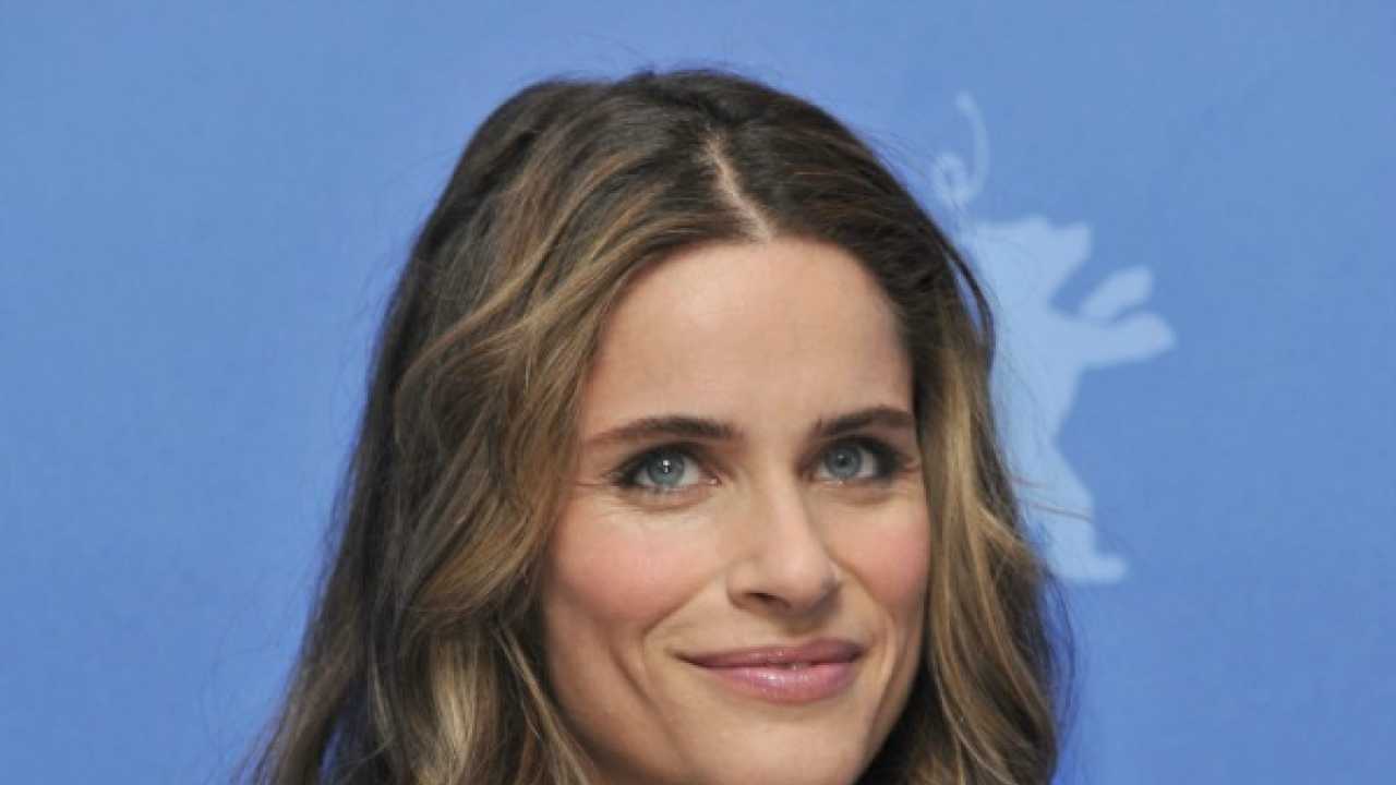 Amanda peet initially thought hubby's 'game of thrones' show was 'terrible' idea
