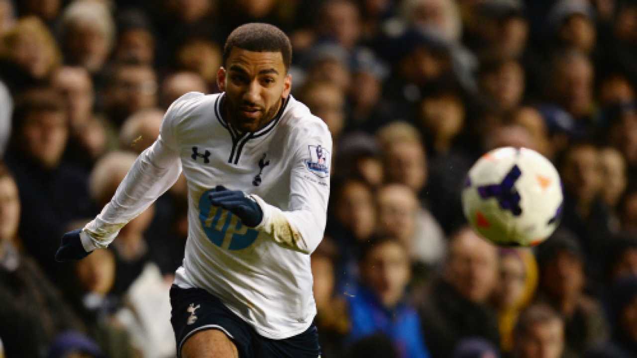 Spurs midfielder Aaron Lennon joins Everton on loan