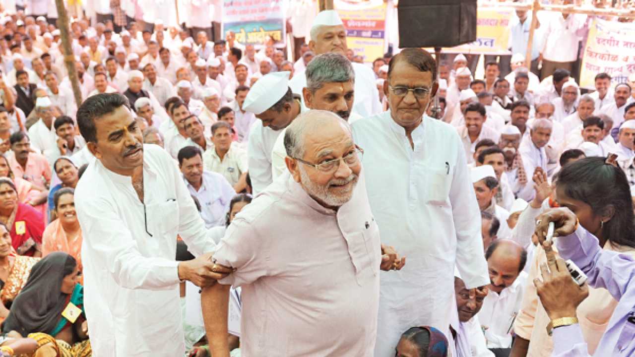 Prime Minister Narendra Modi S Brother Takes Up The Cudgels For Ration Shop Keepers How to use pick/take up the cudgels for in a sentence.