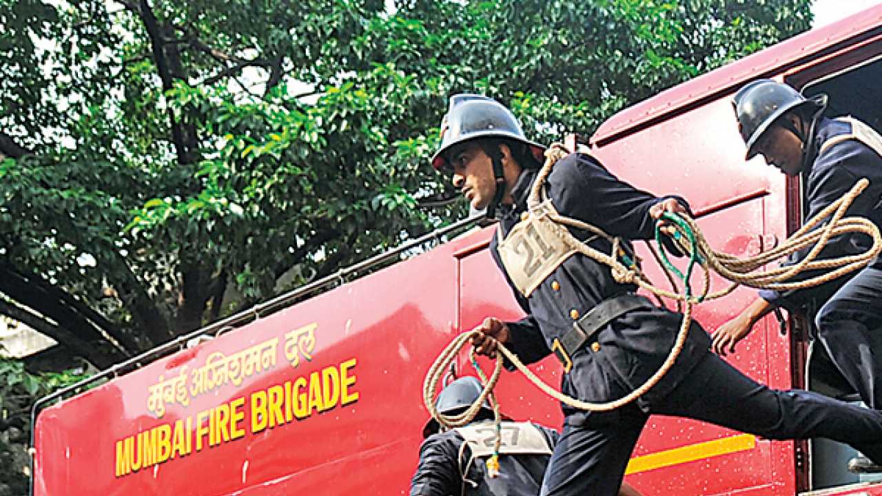 Rs33 Lakh fine on fire department for failing to clear DoT licence fees