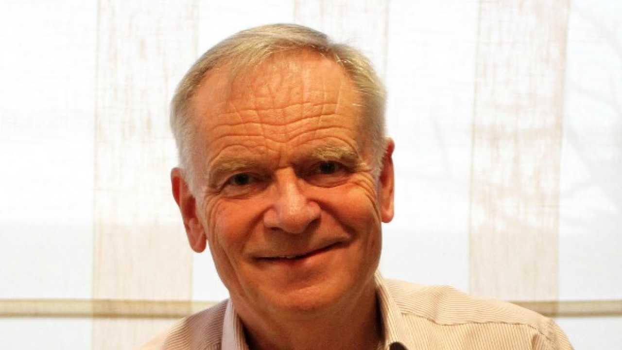 Jeffrey Archer compares Team India's inconsistency to that of Bollywood ...