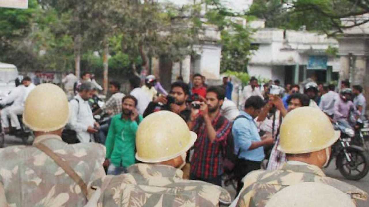 Violence breaks out in front of UPPSC headquarters over paper leakage