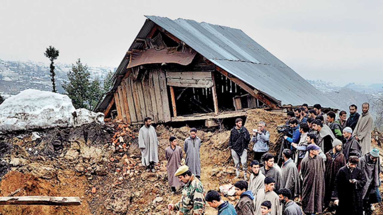 Authorities Issue Avalanche Warning For Six Kashmir Districts