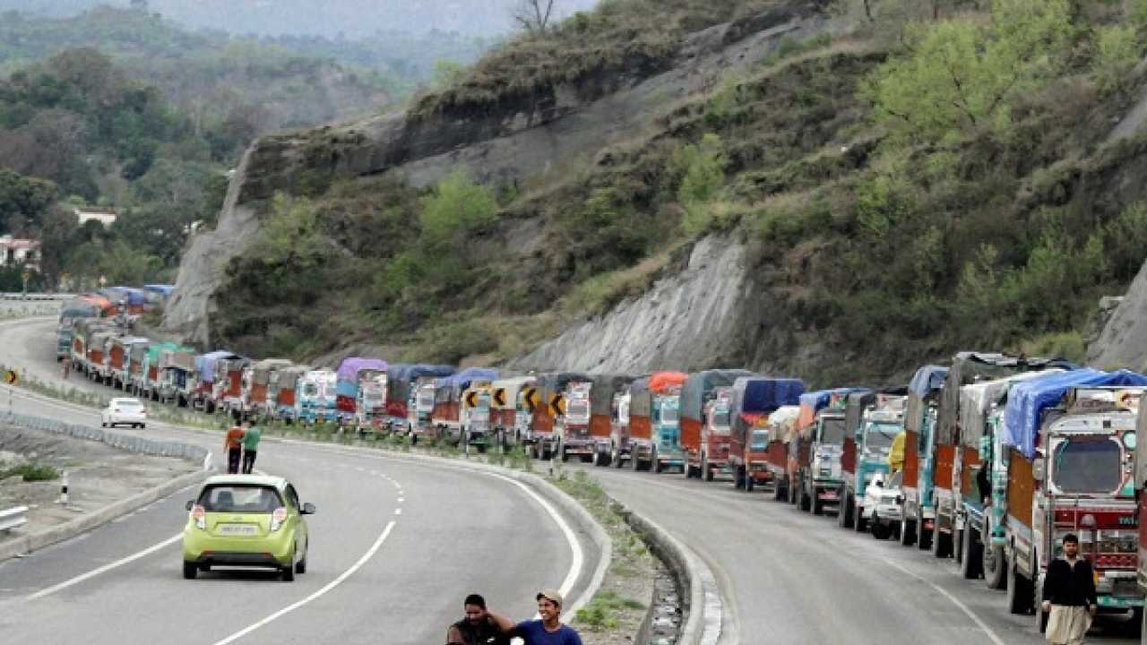 Jammu and Kashmir highway closed for 4th day; over 600 passengers stranded