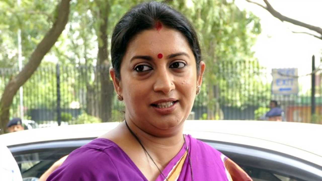 Smriti Irani brings back focus on voyeurism prevailing in our country pic