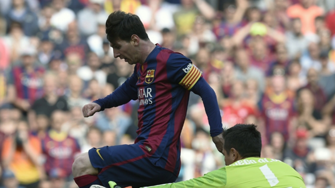 La Liga Messi S 400th Goal Lifts Barca Win For Real
