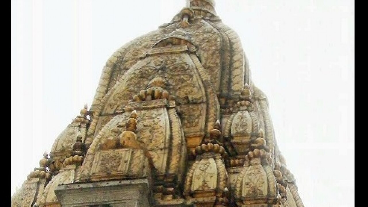 Another Hindu Temple Vandalised In Us An Upside Down Cross Spray Painted On Door dna india