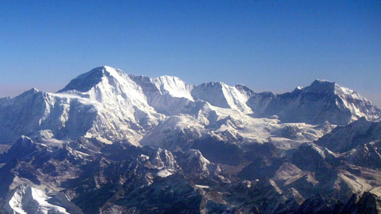 Team of engineers to solve Mount Everest's environmental pollution