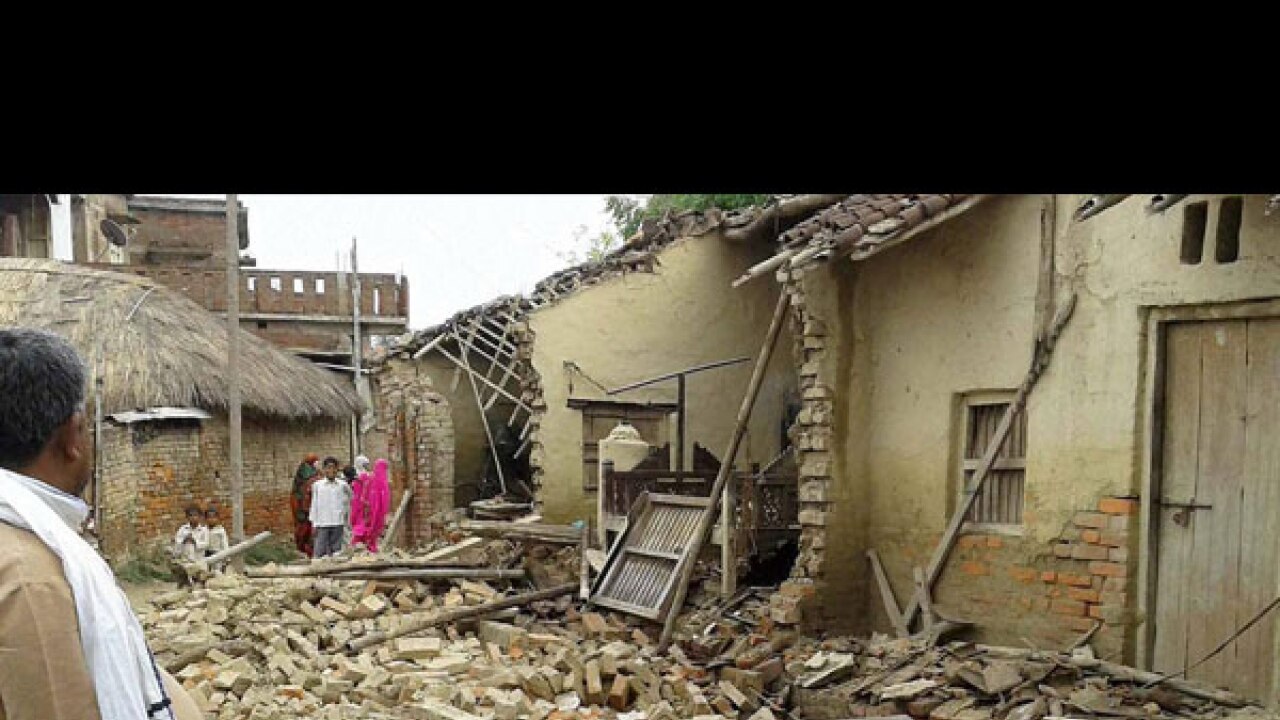 Nepal earthquake: Thundersquall hits Bihar, hampers relief ...