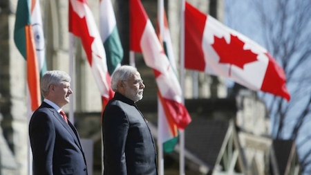 India's Prime Minister Narendra Modi (R) stands on Parliament Hill with Canada's Prime Minister Stephen Harper(L)
